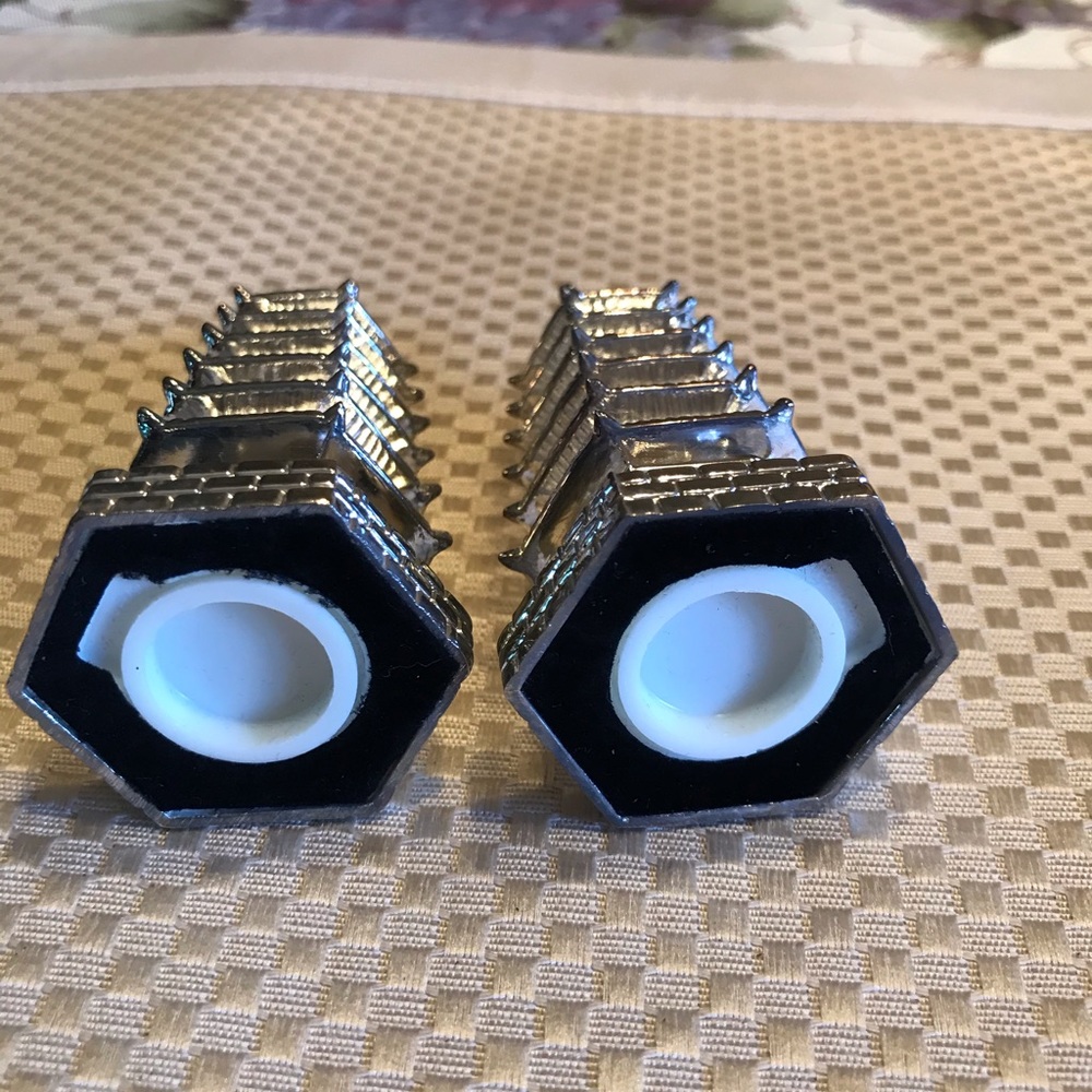 ————- SOLD-______________SALT & PEPPER SHAKERS - Picture 3 of 8